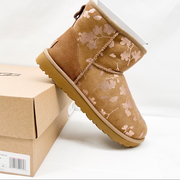 UGG CLASSIC MINI FLORAL FOIL BOOTS- Color AMPHORA - Picture 4 of 12